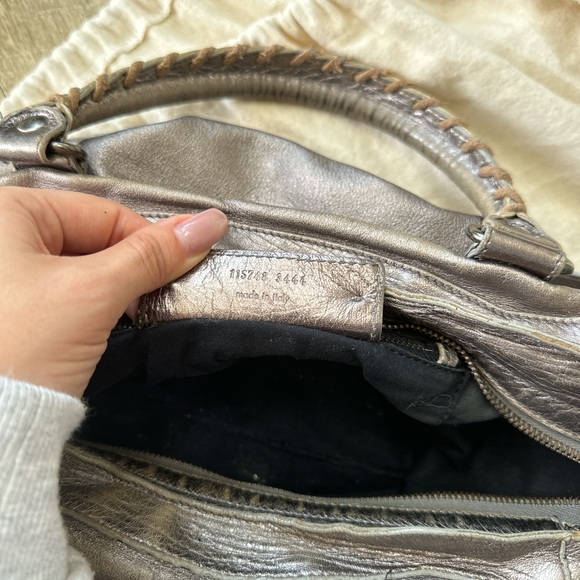 Authentic Balenciaga city bag in silver - Picture 7 of 9